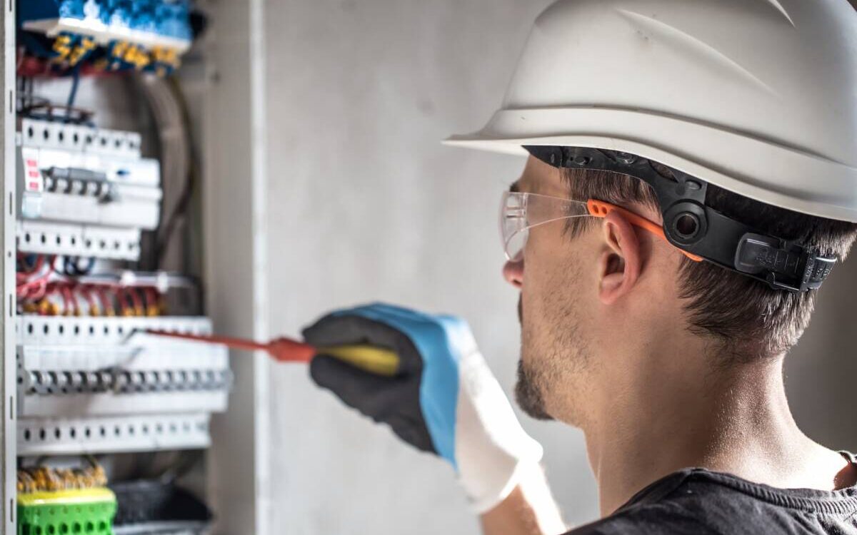 ELECTRICIEN 1200X750 | TOUTELEC Dépannage électrique et interphonie rapide pour sécuriser vos installations à Mulhouse et Riedisheim Illzach